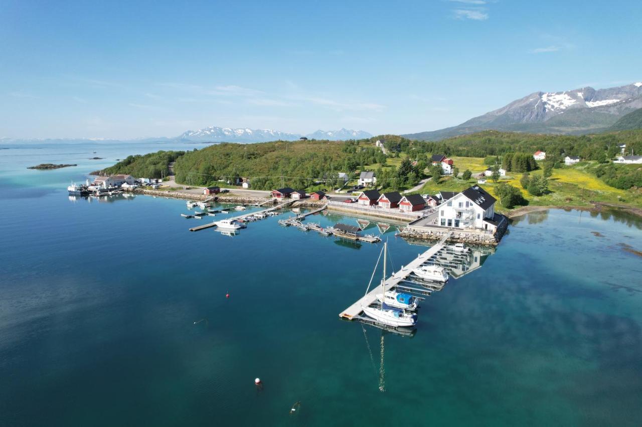 Senja Fjordhotell And Apartments Stonglandseidet Exterior photo