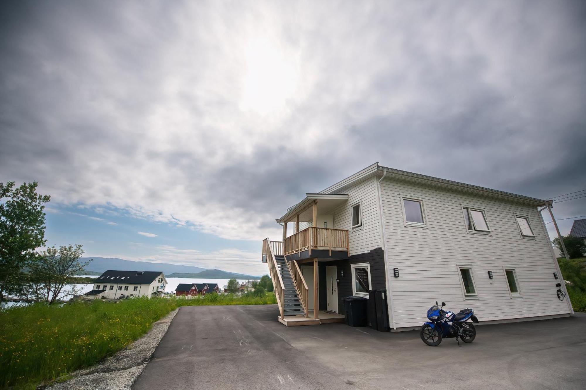 Senja Fjordhotell And Apartments Stonglandseidet Exterior photo